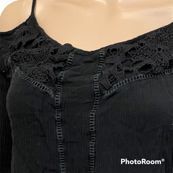 PANHANDLE crochet cold shoulder blouse - Picture 2 of 6